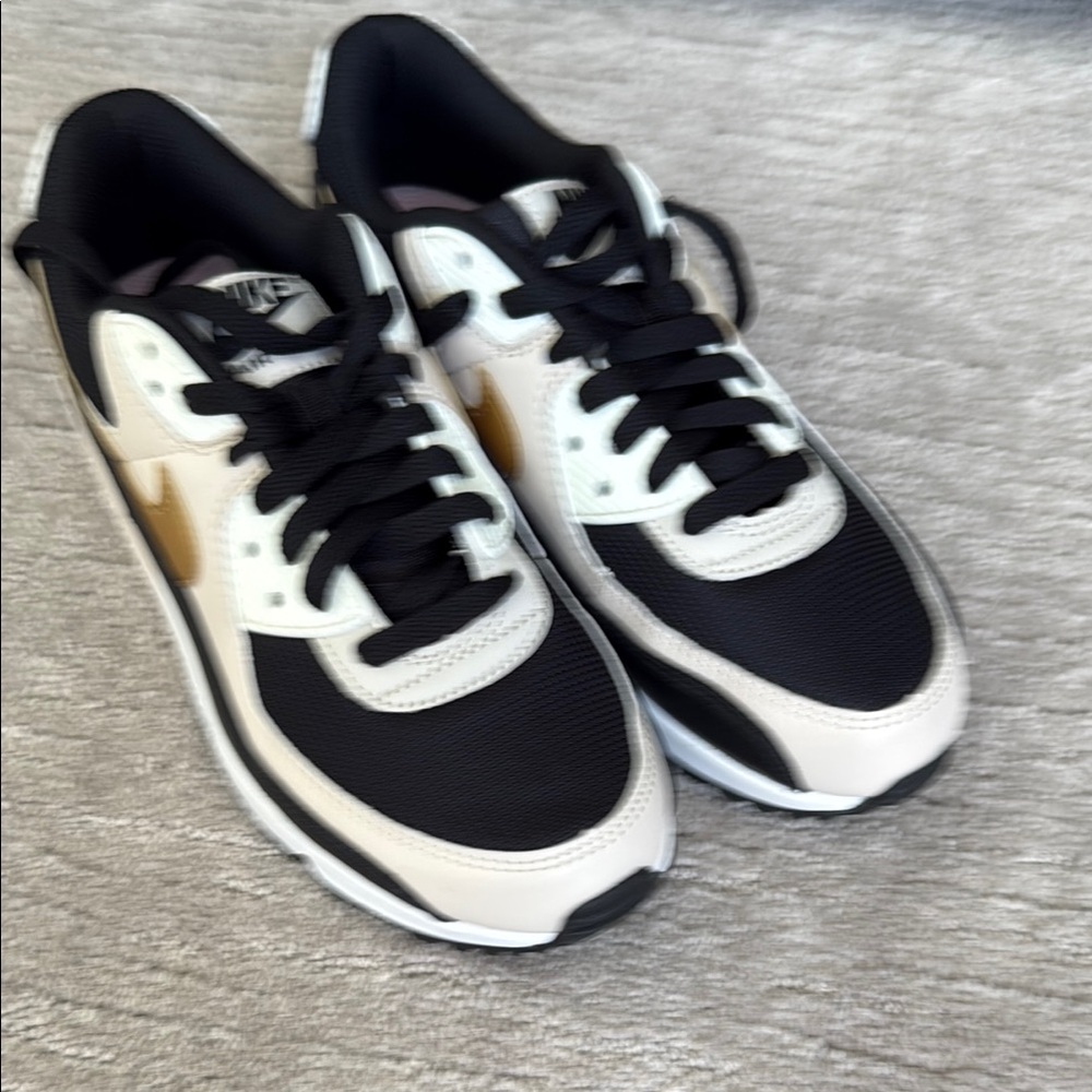 Nike Black and White Sneakers Classic Design